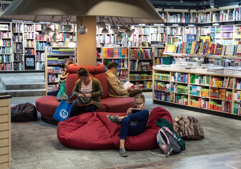 magasin-TOULON-min_books_bookstore_book_reader_readers_reading_shop_sale_books-849006