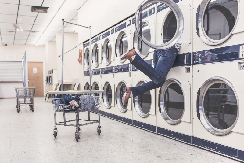 magasin-TOULON-min_people-woman-laundry-laundromat-interior-design-art-946996-pxhere.com