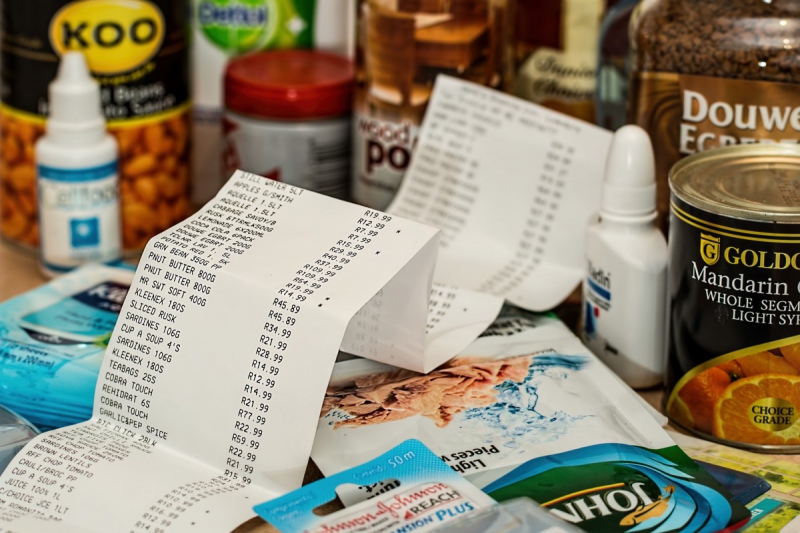 magasin-TOULON-min_shopping_spending_till_slip_purchase_retail_shop_buy_customer-704023